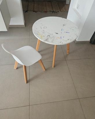 tavolo per bambini in legno con sedia