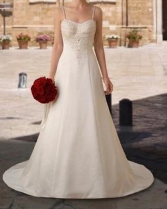 Abito da sposa con corpetto ricamato