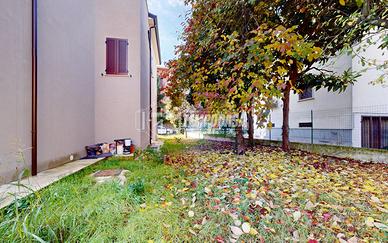 Moderna porzione di bifamiliare con ingresso indip