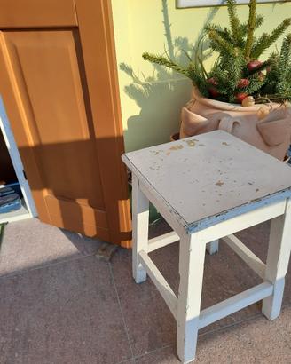 sgabello arte povera antico