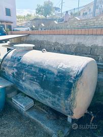 Serbatoio con pompa autoclave