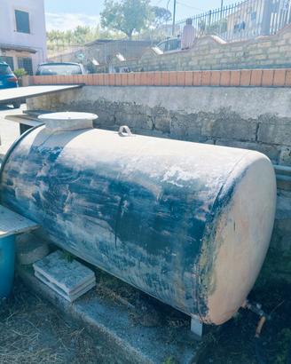 Serbatoio con pompa autoclave