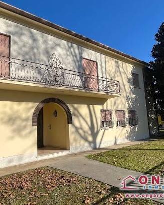 Appartamento di 135 m² con 5 locali e box auto a C