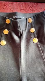 pantaloni neri aderenti