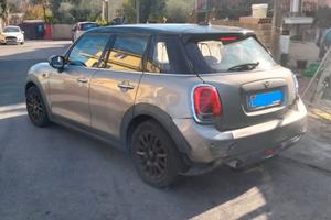 Mini one 75cv 80.000km incidentata.