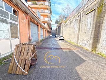 Box con soppalco, doppio accesso a Giarre