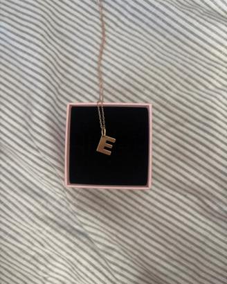 Collana con iniziale E