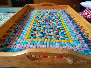 Vassoio con maniglie e tessere colorate