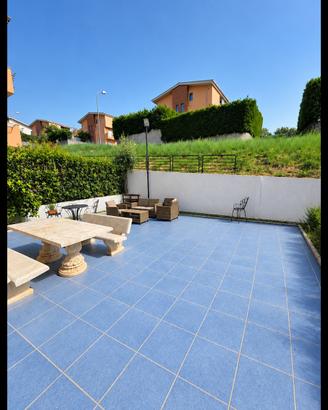 APPARTAMENTO CON AMPIO GIARDINO PRIVATO