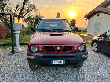 terrano II autocarro del 1999 con gancio traino