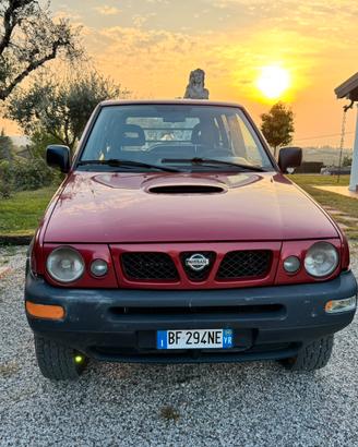 terrano II autocarro del 1999 con gancio traino