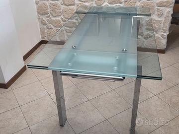 Tavolo in cristallo allungabile