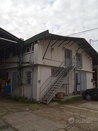 Locale ad uso commerciale