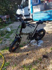 bicicletta con pedalata assistita 