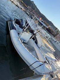 Gommone pronto all'uso già in acqua