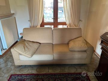 2 DIVANI E 1 POLTRONA 