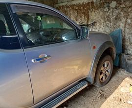 Mitsubishi p l l200