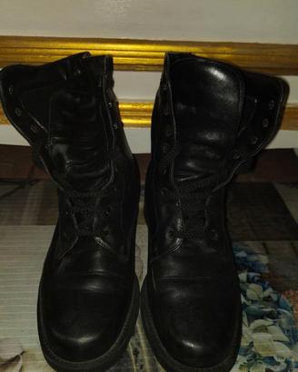 Stivaletti neri in pelle da donna