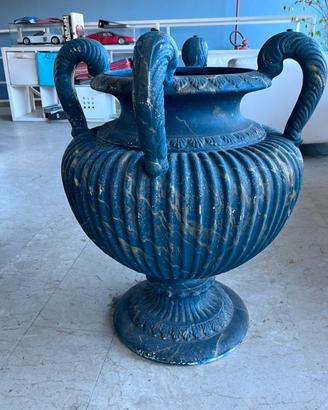 Vaso in ghisa neoclassico