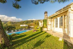 Villa di 686 m² con più di 5 locali a Bolano