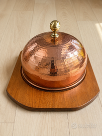 Portaformaggi vintage con cloche in ramemartellato