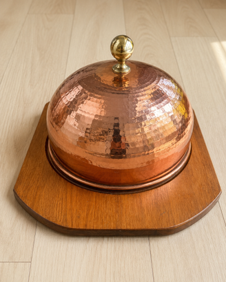 Portaformaggi vintage con cloche in ramemartellato