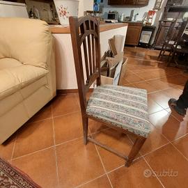 Sedie 6 in legno massello e imbottite.