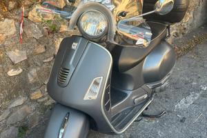 Vespa 300 GTS Super Sport