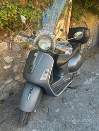 Vespa 300 GTS Super Sport
