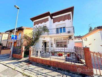 Villetta a schiera di 120 m² con 4 locali e box au