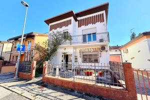 Villetta a schiera di 120 m² con 4 locali e box au
