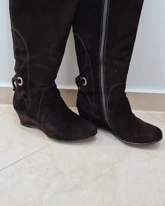 Stivale scamosciato marrone