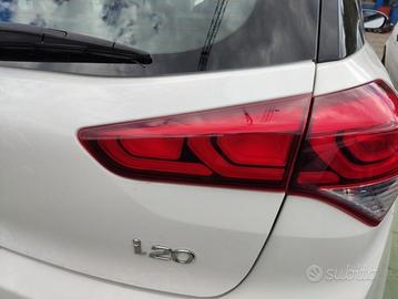 Fanale post dx int HYUNDAI I20 del 2015
