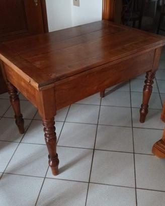 tavolo allungabile in legno e sedie in legno