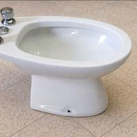 Bidet in ceramica bianca