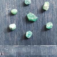 Smeraldi verdi grezzi naturali 