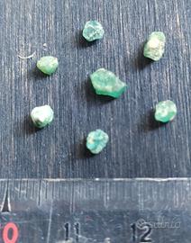 Smeraldi verdi grezzi naturali 