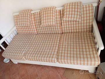 Divano in legno bianco
