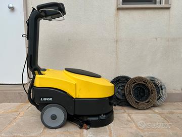 Lavasciuga pavimenti a batteria LAVOR L136B