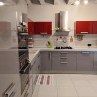 Cucina usata a sviluppo angolare cm 370×310