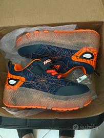 Scarpe con rotelle Spiderman N. 32