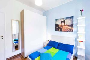 Stanza in appartamento di 74 m² a Milano