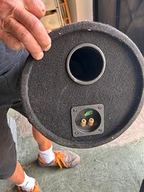 subwoofer per auto a forma di tubo