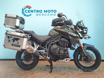 Triumph Tiger Explorer XC con tris bauletti GIVI