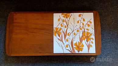 Tagliere in legno con poggia pentola 