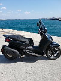 Beverly 400 S