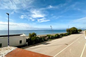 V98 Appartamento fronte mare zona Pratoranieri