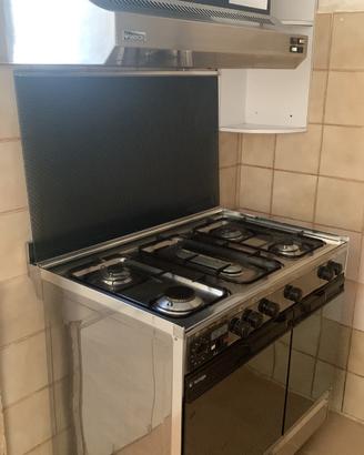 Cucina a gas con forno elettrico