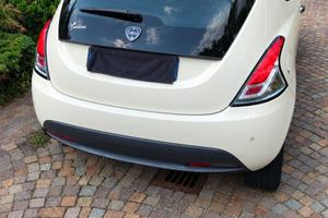 macchina lancia y