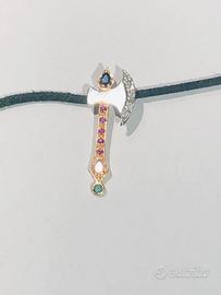 Ciondolo ascia Diamanti e  oro 18kt